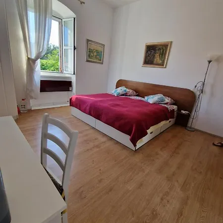 Appartement Seafront Marina2 *
