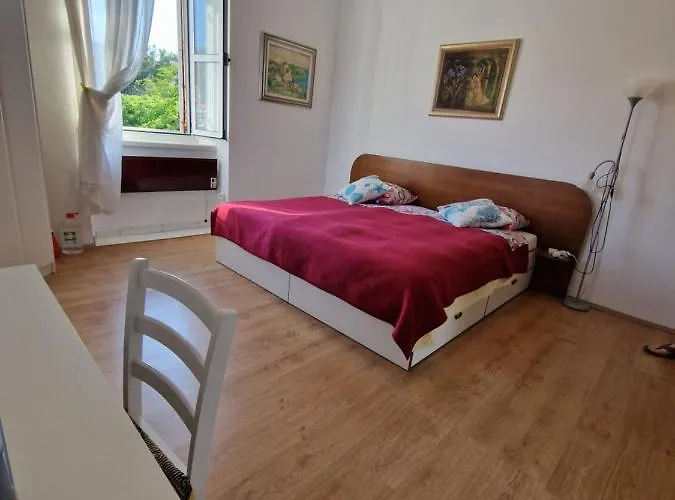 Apartment Seafront Marina2 *